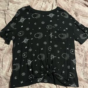 No Boundaries Moon and start front tie shirt. Large